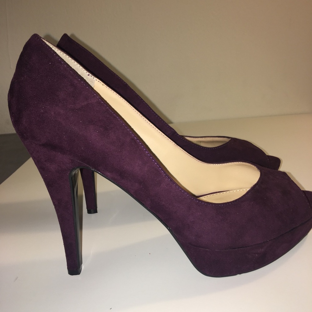 Guess Purple peep toe pump/heel